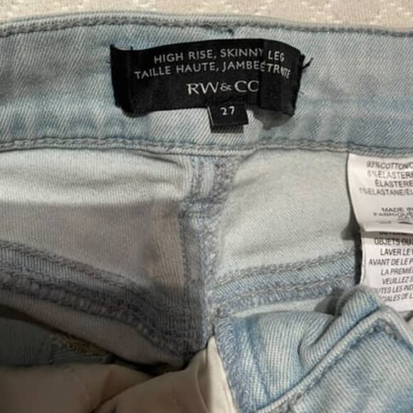**SOLD**RW&CO Lightwash denim women's skinny jeans - Picture 3 of 3